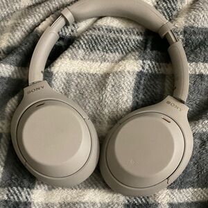 Sony Over-Ear Wireless Headphones in Light Gray